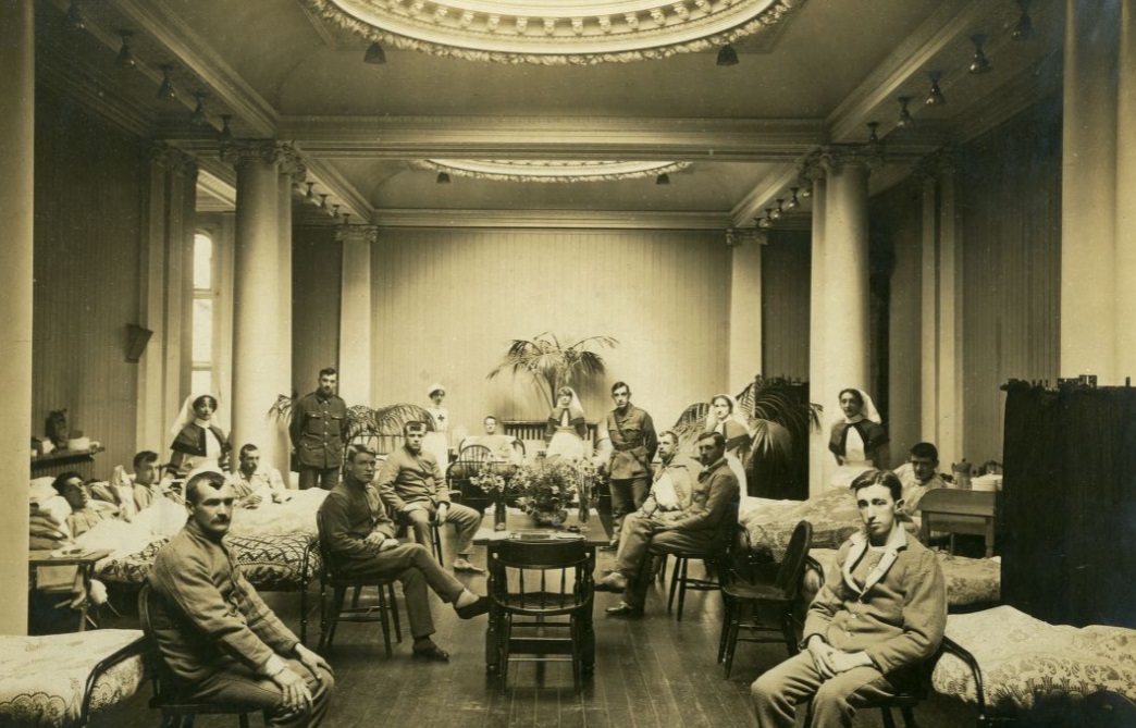 Photograph of wounded servicemen and staff on Ward C1 of the First Northern General Hospital 1914-19, NUA/041017-15, Newcastle University Archives, Newcastle University Special Collections, GB 186